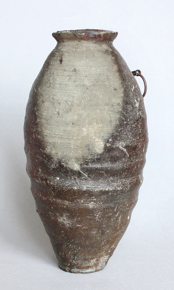 Suedostasien antike Vase zur Aufhaengung Tokobashira C