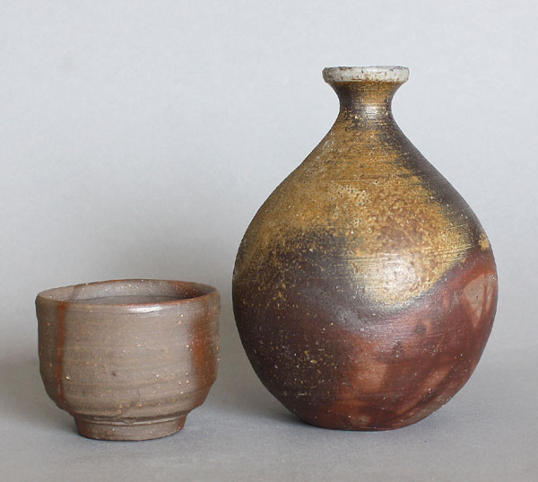 Sakeflasche und Guinomi Bizen Keramik D